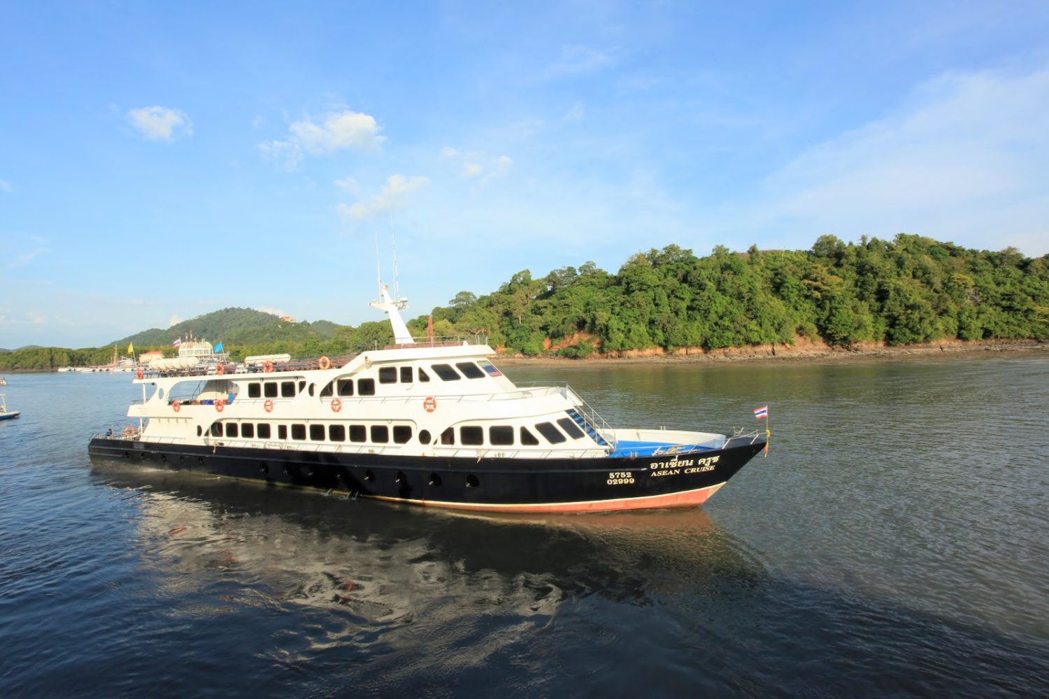Cruiser ferry Phuket - Phi Phi island